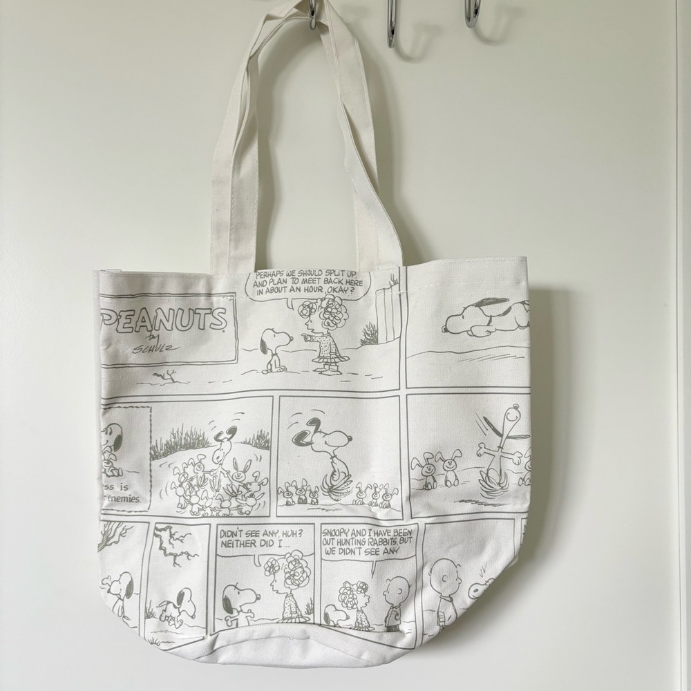 NEW (w/o Tags) Kawaii Off-White Snoopy Tote Bag from Japan Comic Style